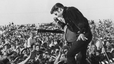 Elvis Presley stars in the story of Sam Phillips, the founder of Sun Studio and Sun Records.