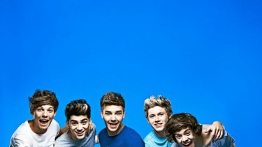Louis Tomlinson (at left) puts his arm around former band-mate Zayn Malik in happier times in this One Direction band shot.
