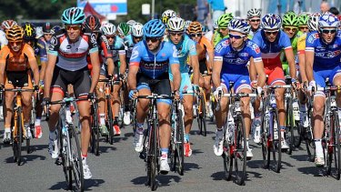 Male professional cyclists live an average of 6.3 years more than others, a study has found.