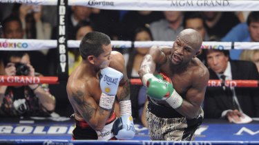 You're not wanted: Floyd Mayweather, right,in action against Marcos Maidana.