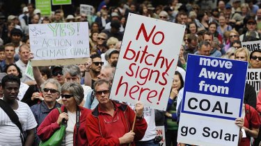 A pro-carbon tax rally in Sydney to counter the anti-tax  gatherings. No wonder politicians don't know what to do.