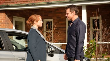 Hayley McElhinney as Penny and Rodger Corser as Hugh Knight in <i>Doctor Doctor</I>.