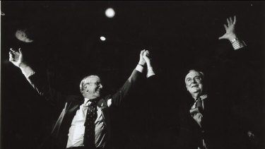 Former foes Malcolm Fraser and Gough Whitlam join forces at a rally in support of <i>The Age</i>'s editorial independence in 1991.