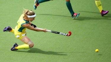 Emily Smith scores a goal in the Commonwealth Games semi-final against South Africa.