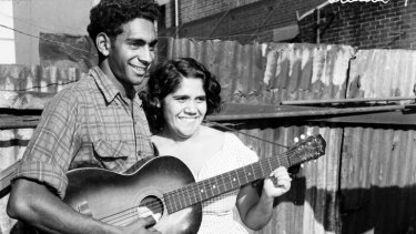 Jimmy Little and singer Marge Peters in a Redfern backyard in 1957.