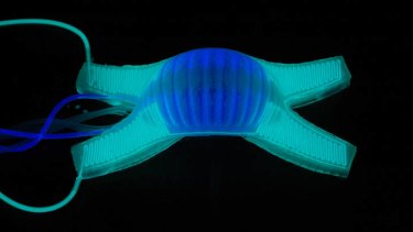 This flexible robot can change colours to blend in or stand out in its environment.