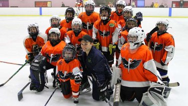 Nathan Walker spreads the ice hockey love when he returns to Australia between seasons. He visited the Flyers juniors upon his latest return to Sydney.