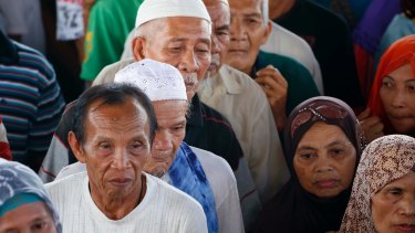 Displaced residents prepare to receive food packs and sleeping mats at an evacuation centre in Saguiaran township, near the besieged city of Marawi.