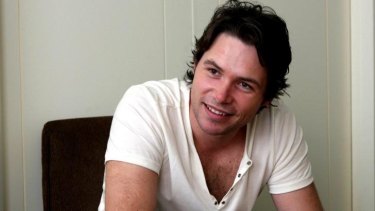 Former <i>American idol</i> contestant Michael Johns died from natural causes.