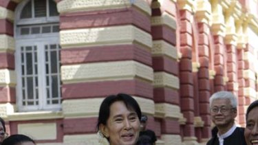 Ms Suu Kyi ...   ended support for tourism boycott.