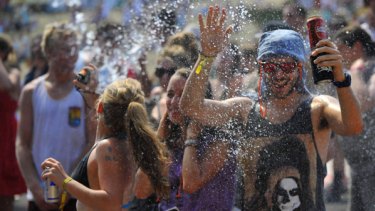 falls festival music attracts lovers lorne attracted year look fans