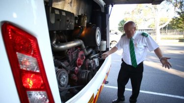 The bus conveying the media covering the Prime Minister Kevin Rudd broke down with a fanbelt problem on Monday.