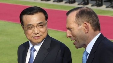 China's Premier Li Keqiang talks to Prime Minister Tony Abbott.