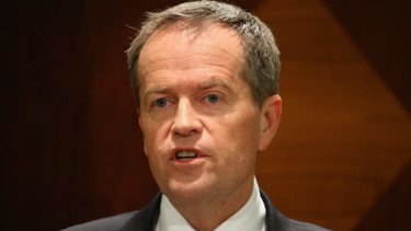 Bill Shorten has written to Tony Abbott urging the government to expand bushfire relief payments to those who can't access their homes.