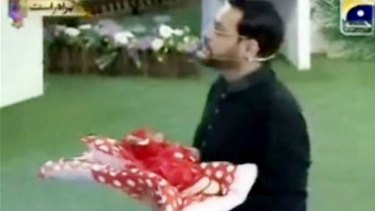 Aamir Liaquat Hussain gifting a baby girl on his television show.