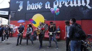 Coldplay Take Over Hipster Streets To Shoot A Sky Full Of Stars Video With Fans