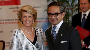 Indonesian Foreign Minister Marty Natalegawa (with his Australian counterpart Julie Bishop) has questioned the Abbott government's boat turn-back policy.  