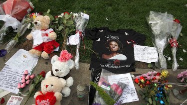 Memorial  to Whitney Houston at Beverley Hills.