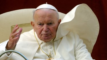 Man Who Tried To Kill Pope John Paul Ii Puts Roses On His Tomb kill pope john paul ii puts roses