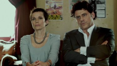 Sigrid Thornton and Vince Colosimo in <i>Face To Face</i>.