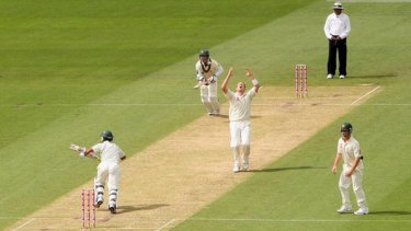 Another obe bites the dust . . . Peter Siddle can't contain his disappointment after a catch goes down yesterday.
