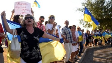 Ukrainian loyalists demonstrate near the last checkpoint controlled by Ukraine's army on the eastern side of Mariupol.