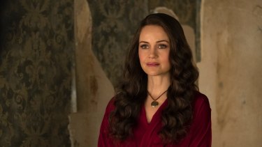 Carla Gugino as Olivia Crain in The Haunting of Hill House.