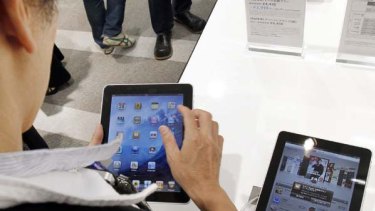 Gadget stores like Apple should provide hand sanitiser to customers, a health expert says.
