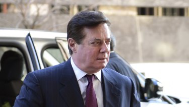 Former Trump campaign chairman Paul Manafort arrives at federal court in Washington. 