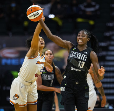 Ezi Magbegor playing for Seattle Storm last year.