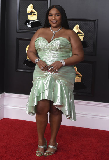 Lizzo in a green Balmain number at the Grammys. 