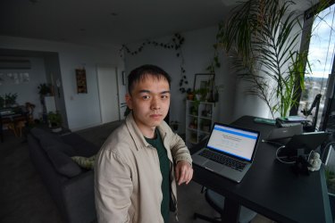 RMIT University graduate Zhan Huang has set up a support group for Chinese students blocked from entering Australia.