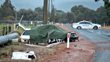 mandurah ravenswood crash dead homes without road power man after old morning sunday car credit