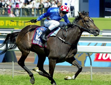 Makybe Diva crosses the line to win her first Melbourne Cup, in 2003.