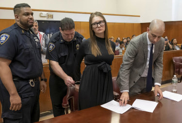 Fake German heiress Anna Sorokin, seen here being sentenced in 2019 to jail for fraud and grand larceny, co<em></em>nned mo<em></em>neyed New Yorkers, banks and hotels out of hundreds of thousands of dollars by flaunting a lavish lifestyle.