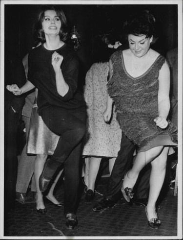 Sophia Loren dances with Regine at a Parisian film launch in 1962. 