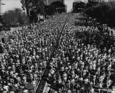 “What A Run! Park Street, City, becomes a sea of people as more than 25,000 runners burst from the starting line of The Sun City-to-Surf yesterday.” August 9, 1981. 
