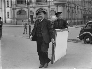 An artwork related to the Dobell case is transported to Victoria Square Courts on October 23, 1944 