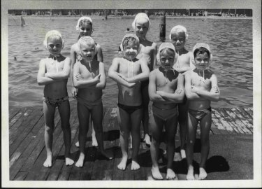 A water polo squad at Dawn Fraser Baths in 1985.