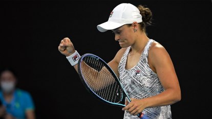 Did you know Ash Barty had a go as a cricketer? Watch her take a break from tennis at the Australian Open with a bit of wicket keeping.