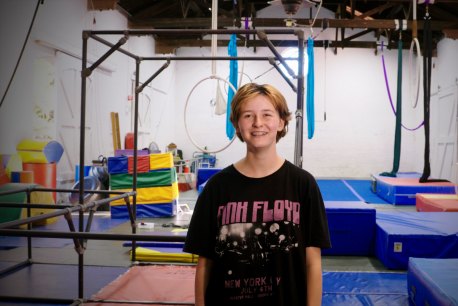 Severe anxiety has stopped Minka from attending school, but her friends, movement and exercise, in particular her circus school have helped her.