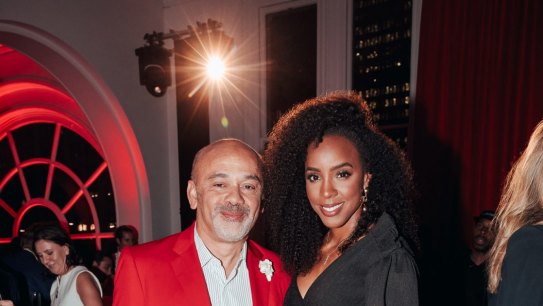 Social Seen Christian Louboutin shows Kelly Rowland his moves