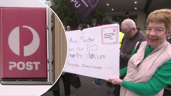 Hundreds of residents of a Melbourne suburban have rallied against the closure of a post office.