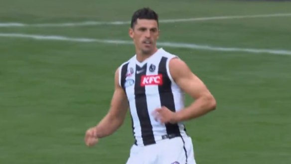 Scott Pendlebury notched up disposal 10,000 in unassuming fashion against Essendon.
