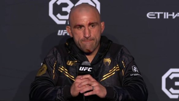 Alexander Volkanovski has admitted to his mental health struggles after losing to Islam Makhachev.