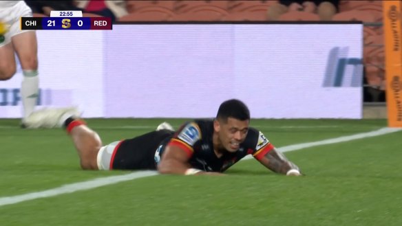 Damian McKenzie and Shaun Stevenson combined to set up Etene Nanai-Seturo for the fourth try of the quarter-final between the Chiefs and Reds.