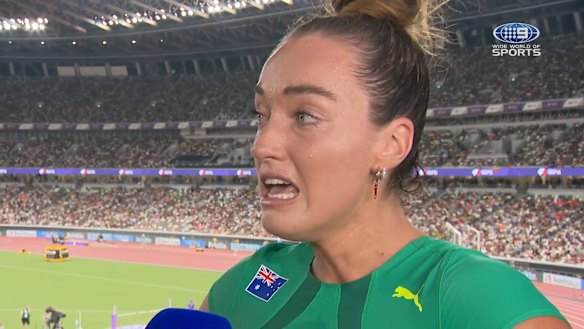Ellie Beer breaks down in tears after being bundled out in the heats of the women's 400 metres at the world athletics championships.