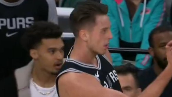 San Antonio Spurs player Zach Collins makes an ugly gesture to the referee after being ejected from the match.