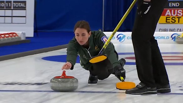 Tahli Gill and Dean Hewitt produce a terrific shot en route to winning Australia's first-ever world championship medal in curling.