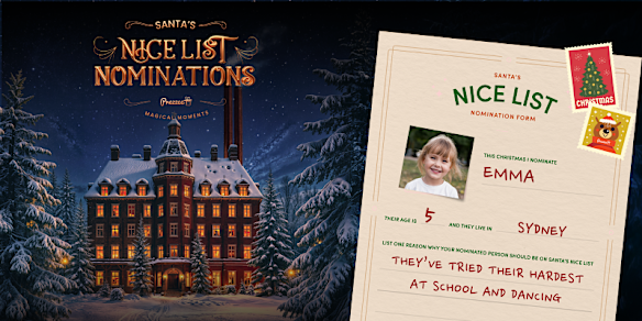 A simpática garota Emma recebe uma mensagem de vídeo extra do Papai Noel este ano. Ah, que alegria! 